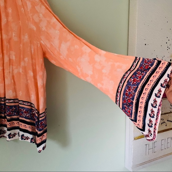 Torrid Bell Sleeve No Closure Top Size 1X - Picture 5 of 8